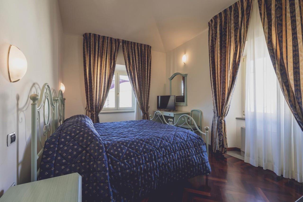 Albergo Ristorante Pasqui Rocca San Casciano Exterior foto